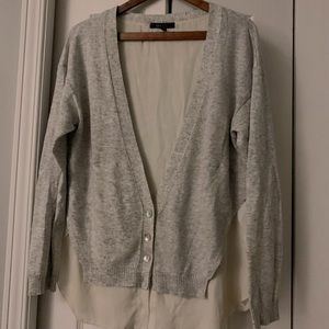 Sz M ORLY cardigan in a soft grey colour.